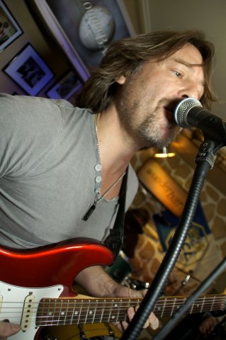 Hombres Live
