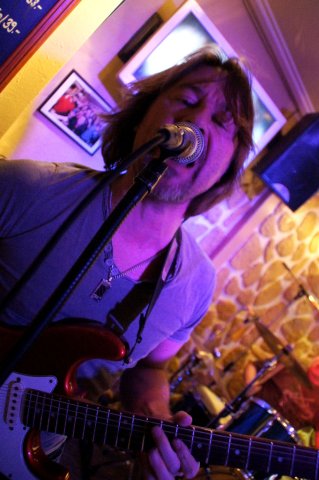 Hombres Live
