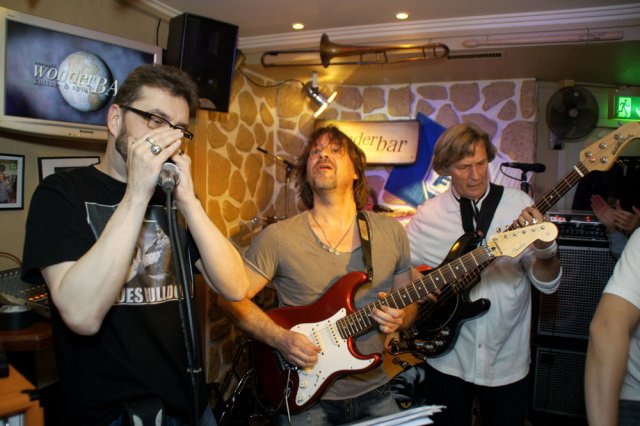 Hombres Live